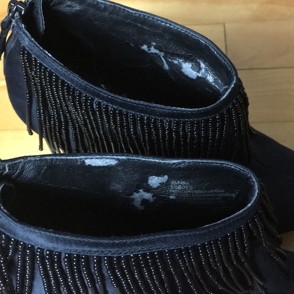 BCBGMAXAZRIA Booties with beaded fringe - size 6.5 - Picture 5 of 6